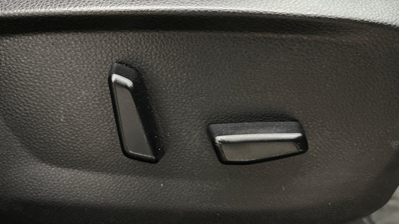 2023 KIA SELTOS GTX PLUS DCT 1.4 PETROL, Petrol, Automatic, 17,502 km, Driver Side Adjustment Panel