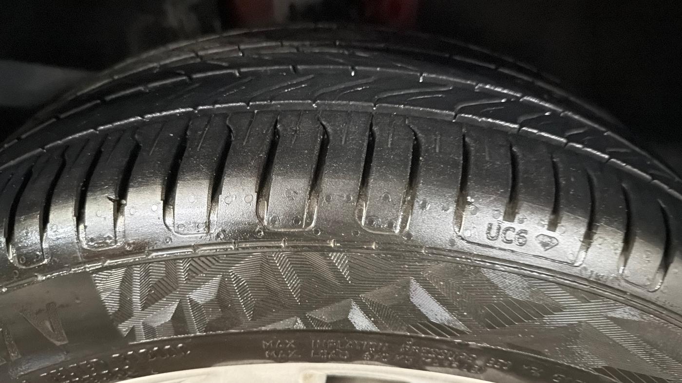 2020 Audi Q2 40 TFSI QUATRO PREMIUM, Petrol, Automatic, 43,460 km, Right Front Tyre Tread