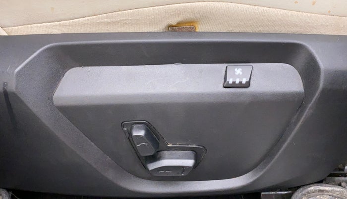 2022 Tata Safari XZA PLUS GOLD, Diesel, Automatic, 20,424 km, Driver Side Adjustment Panel