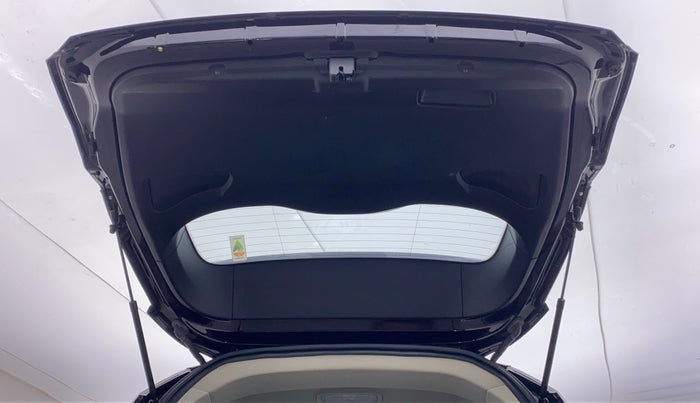 2022 Tata Safari XZA PLUS GOLD, Diesel, Automatic, 20,424 km, Boot Door Open