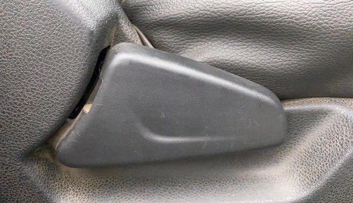 2018 Renault Kwid RXT 1.0, Petrol, Manual, 91,328 km, Driver Side Adjustment Panel
