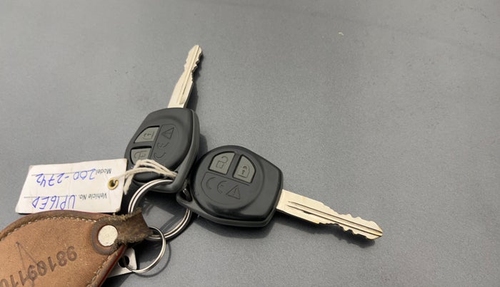 2024 Toyota Glanza E, Petrol, Manual, 21,359 km, Key Close Up