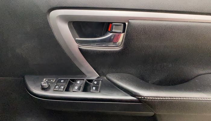 2021 Toyota Fortuner 2.8 4X2 MT, Diesel, Manual, 79,874 km, Driver Side Door Panels Control