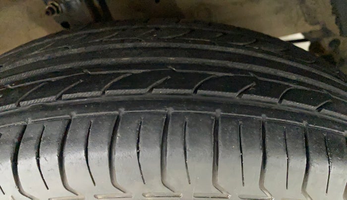 2014 Maruti Swift Dzire VXI, Petrol, Manual, 1,16,132 km, Right Front Tyre Tread