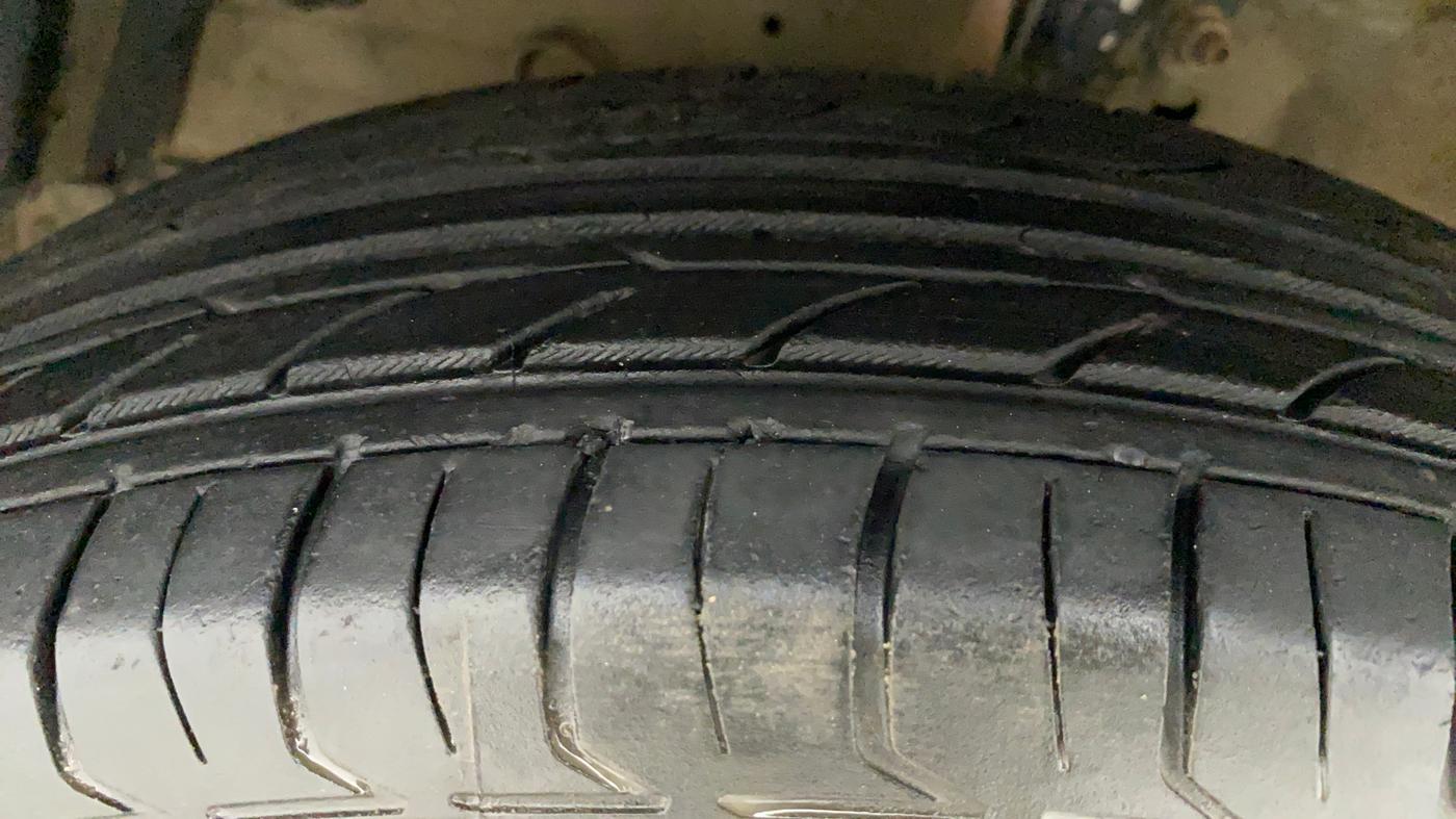 2014 Maruti Swift Dzire VXI, Petrol, Manual, 1,16,132 km, Left Front Tyre Tread