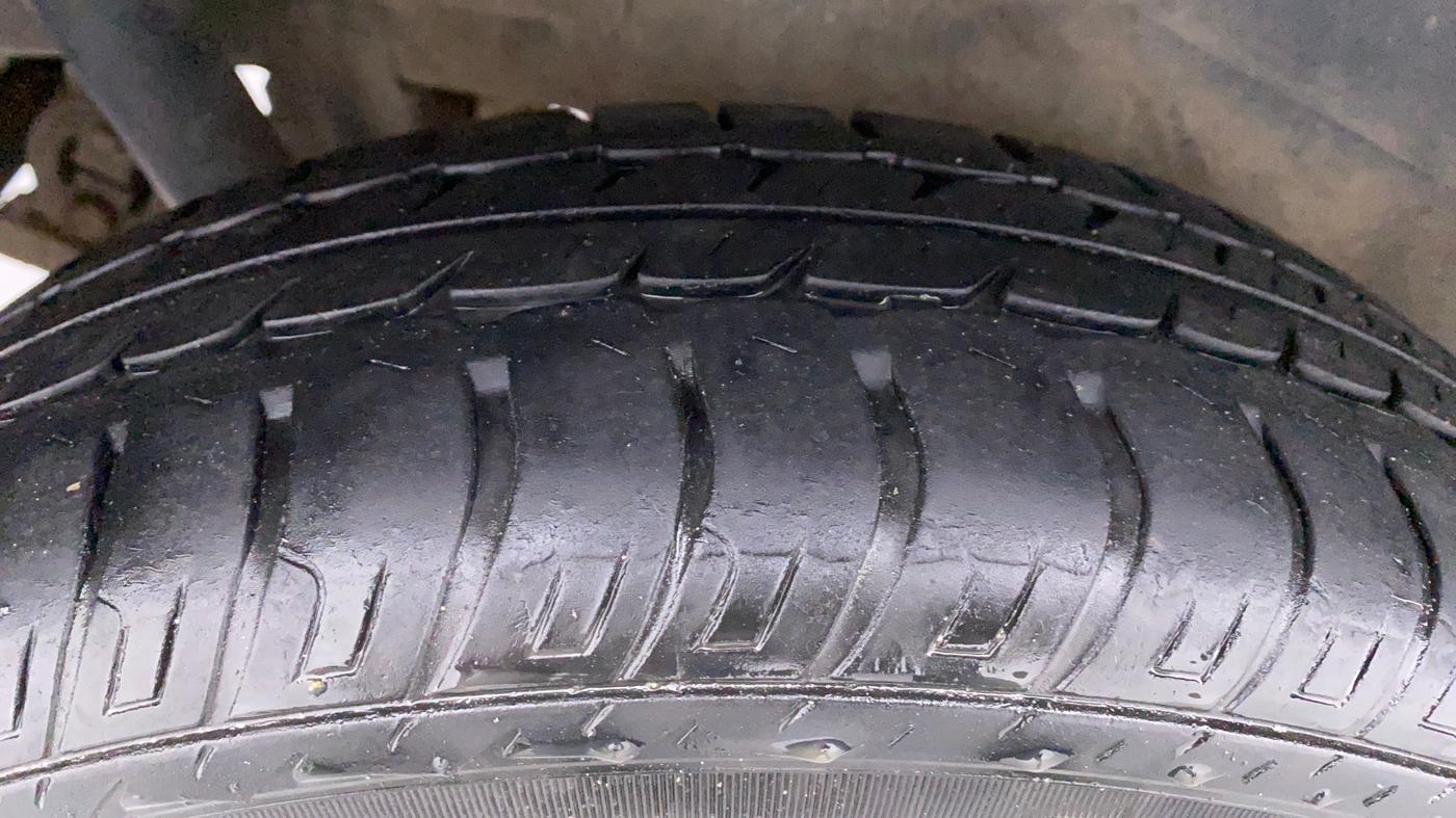 2016 Maruti Wagon R 1.0 VXI, Petrol, Manual, 81,707 km, Right Rear Tyre Tread