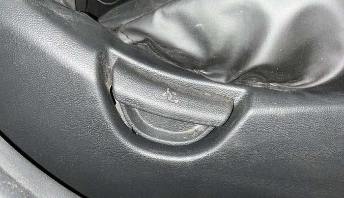 2017 Hyundai Grand i10 MAGNA 1.2 KAPPA VTVT, Petrol, Manual, 46,033 km, Driver Side Adjustment Panel