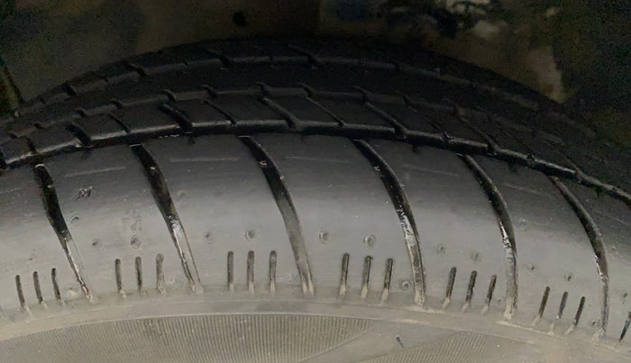 2015 Maruti Celerio VXI, Petrol, Manual, 29,535 km, Left Front Tyre Tread