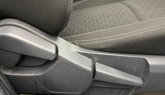 2021 Renault Kiger RXZ CVT 1.0 TURBO DUAL TONE, Petrol, Automatic, 16,318 km, Driver Side Adjustment Panel
