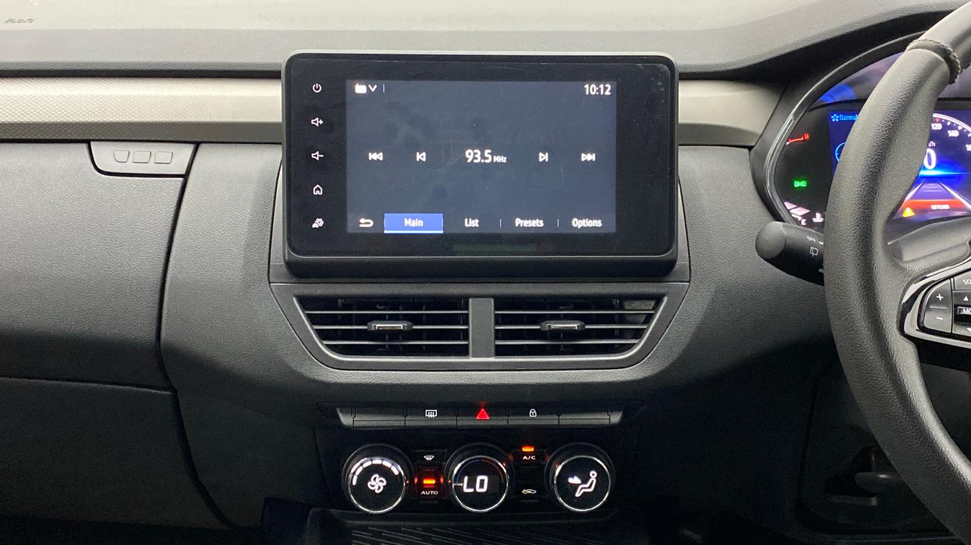 2021 Renault Kiger RXZ CVT 1.0 TURBO DUAL TONE, Petrol, Automatic, 16,318 km, Air Conditioner