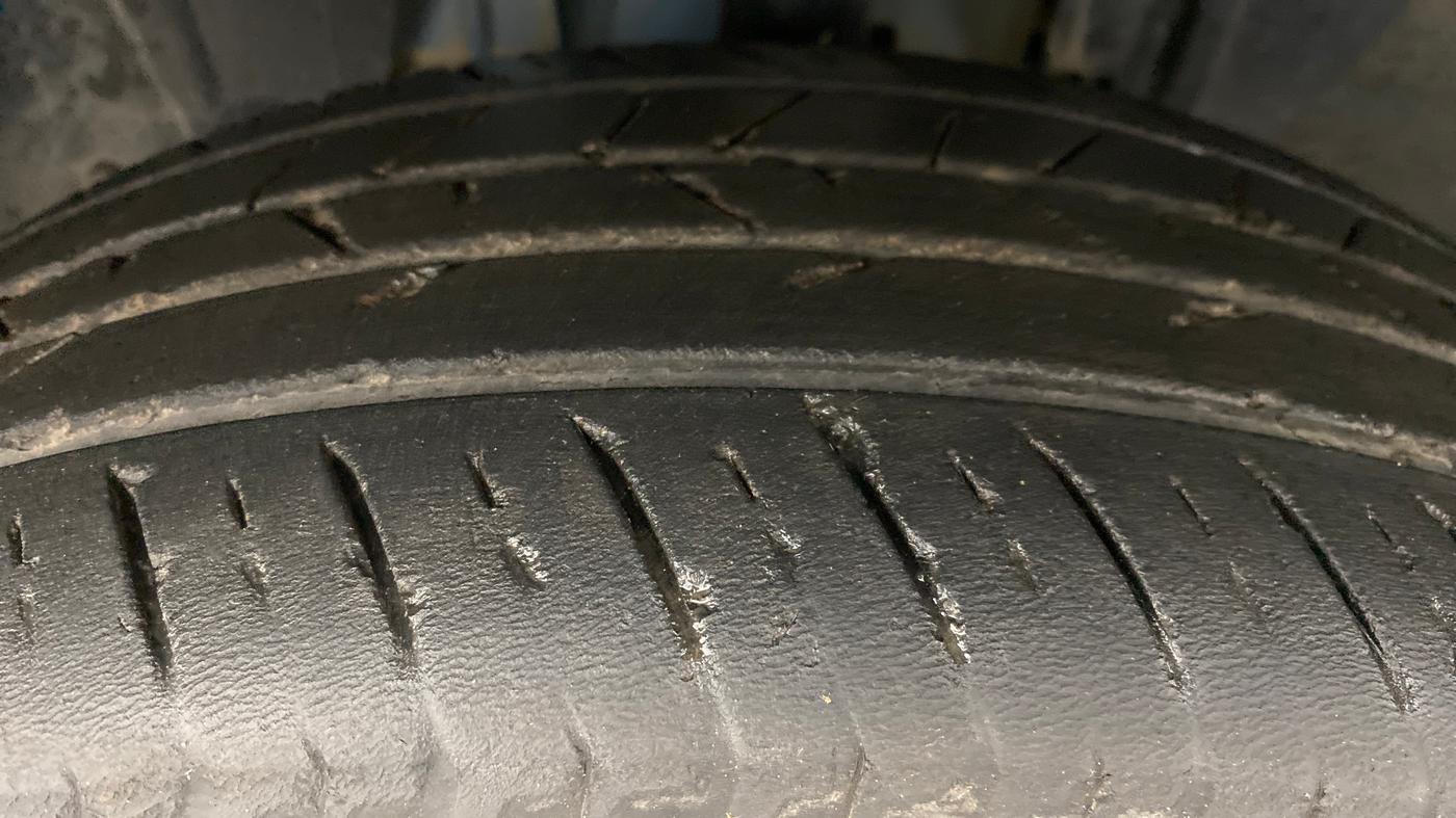2021 Renault Kiger RXZ CVT 1.0 TURBO DUAL TONE, Petrol, Automatic, 16,318 km, Left Front Tyre Tread