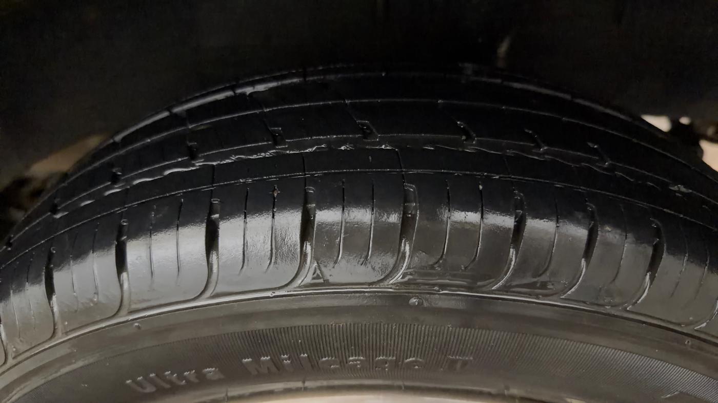 2017 Renault Kwid RXT 1.0 AMT, Petrol, Automatic, 94,303 km, Left Rear Tyre Tread