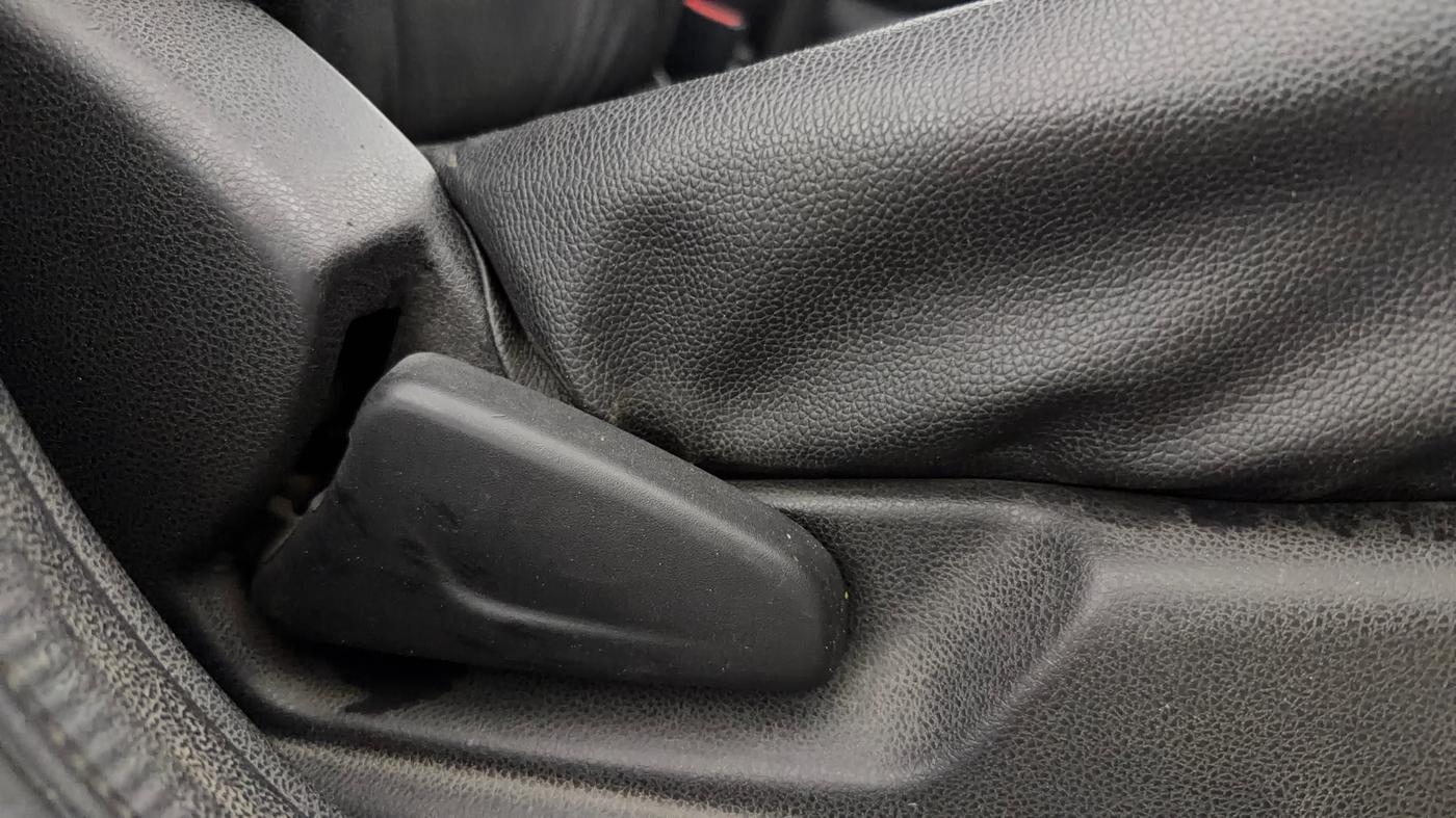 2017 Renault Kwid RXT 1.0 AMT, Petrol, Automatic, 94,303 km, Driver Side Adjustment Panel