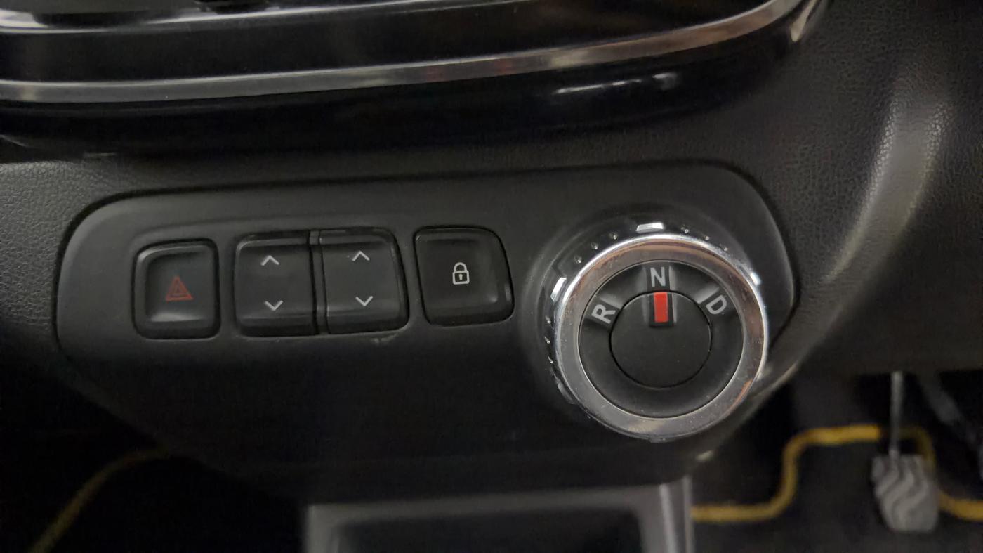 2017 Renault Kwid RXT 1.0 AMT, Petrol, Automatic, 94,303 km, Gear Lever
