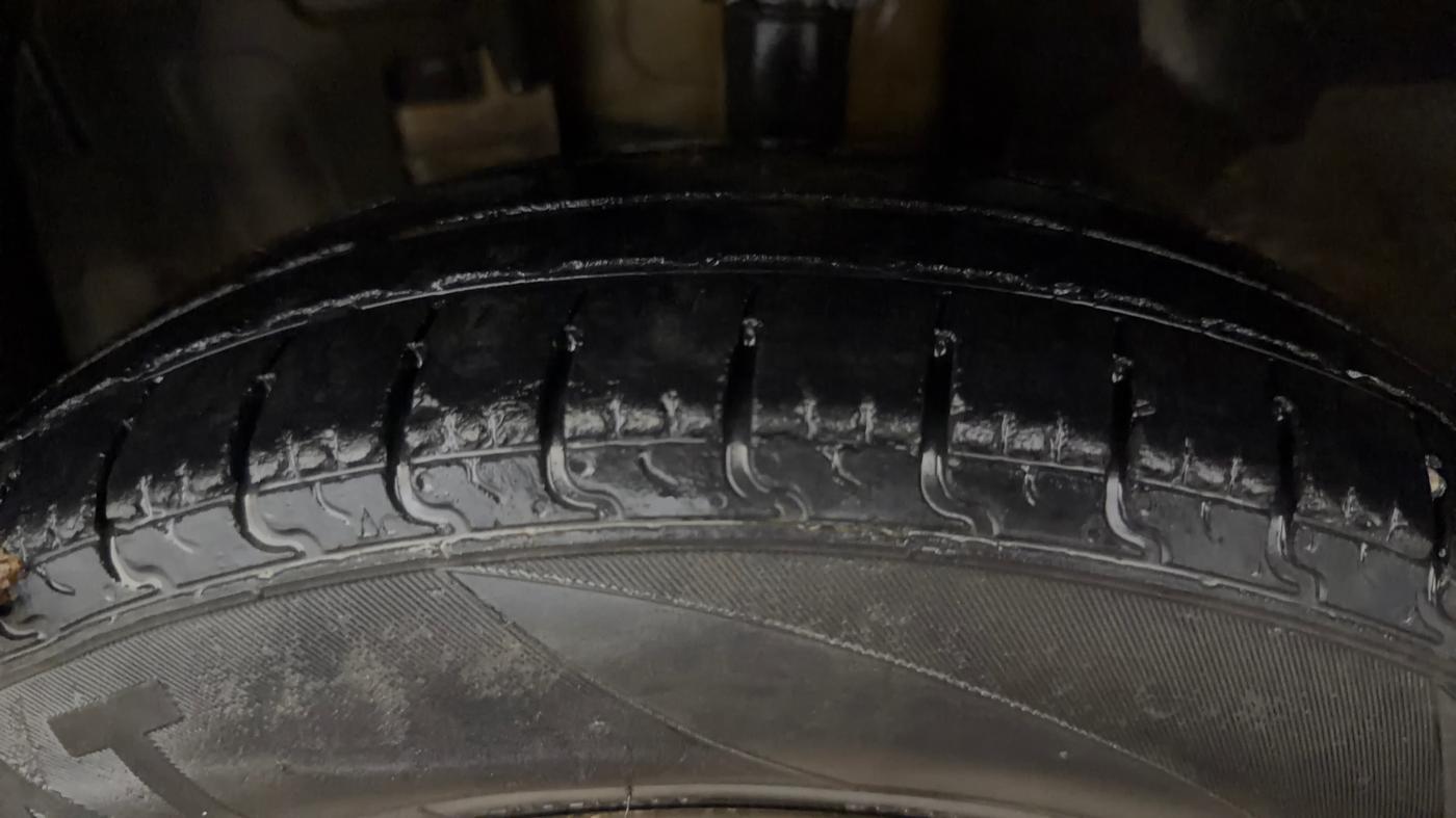 2017 Renault Kwid RXT 1.0 AMT, Petrol, Automatic, 94,303 km, Left Front Tyre Tread