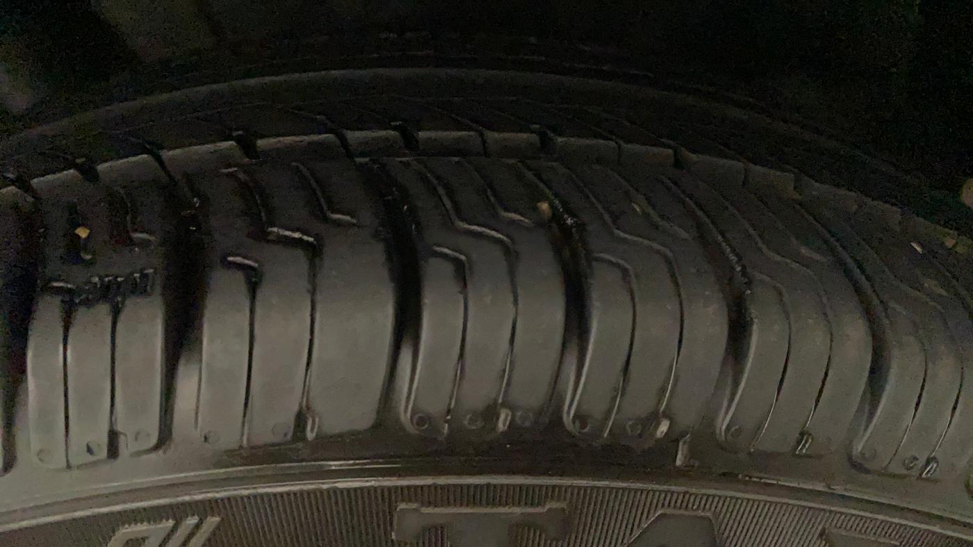 2018 Maruti Dzire ZDI PLUS AMT, Diesel, Automatic, 1,02,334 km, Right Front Tyre Tread