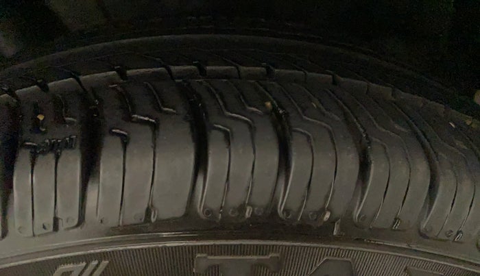 2018 Maruti Dzire ZDI PLUS AMT, Diesel, Automatic, 1,02,334 km, Right Front Tyre Tread