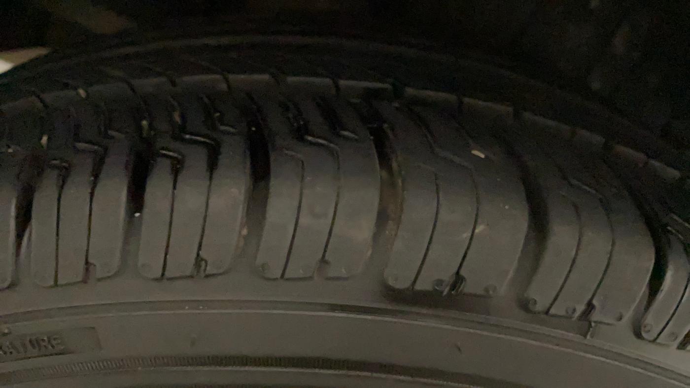 2018 Maruti Dzire ZDI PLUS AMT, Diesel, Automatic, 1,02,334 km, Left Front Tyre Tread