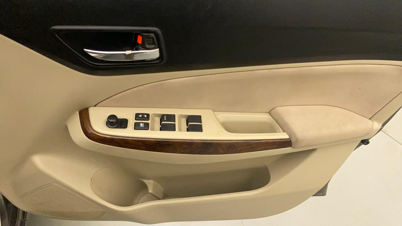 2018 Maruti Dzire ZDI PLUS AMT, Diesel, Automatic, 1,02,334 km, Driver Side Door Panels Control