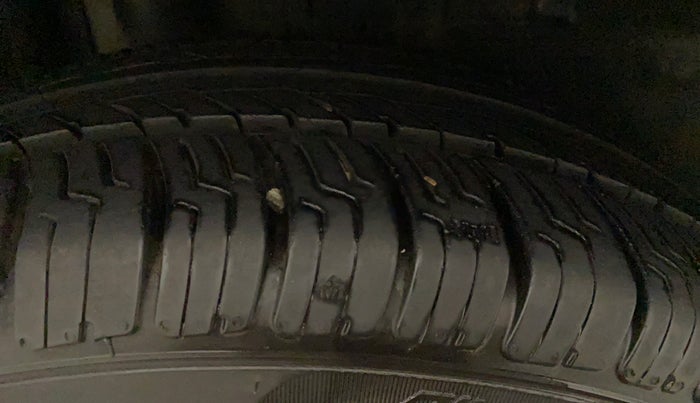 2018 Maruti Dzire ZDI PLUS AMT, Diesel, Automatic, 1,02,334 km, Right Rear Tyre Tread