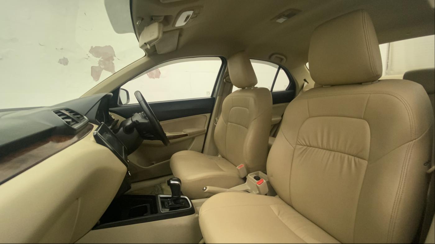 2018 Maruti Dzire ZDI PLUS AMT, Diesel, Automatic, 1,02,334 km, Right Side Front Door Cabin