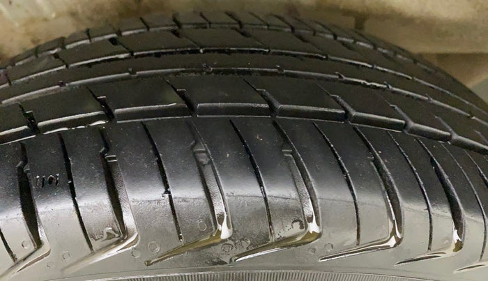 2012 Maruti Wagon R 1.0 VXI, Petrol, Manual, 89,829 km, Right Rear Tyre Tread