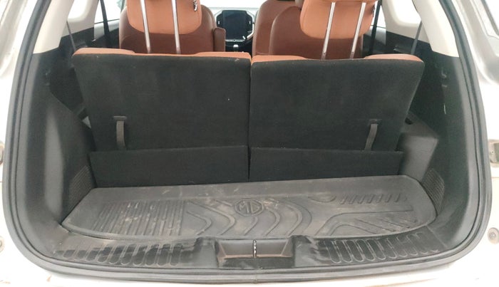 2021 MG HECTOR PLUS SHARP 1.5 PETROL TURBO HYBRID MT 6-STR, Petrol, Manual, 60,329 km, Boot Inside