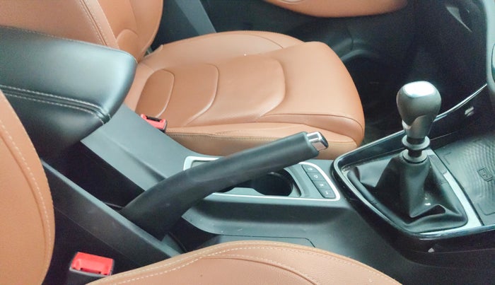 2021 MG HECTOR PLUS SHARP 1.5 PETROL TURBO HYBRID MT 6-STR, Petrol, Manual, 60,329 km, Gear Lever