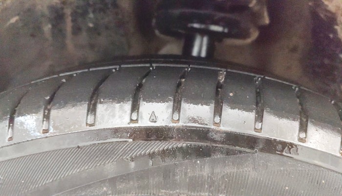 2021 MG HECTOR PLUS SHARP 1.5 PETROL TURBO HYBRID MT 6-STR, Petrol, Manual, 60,329 km, Left Front Tyre Tread