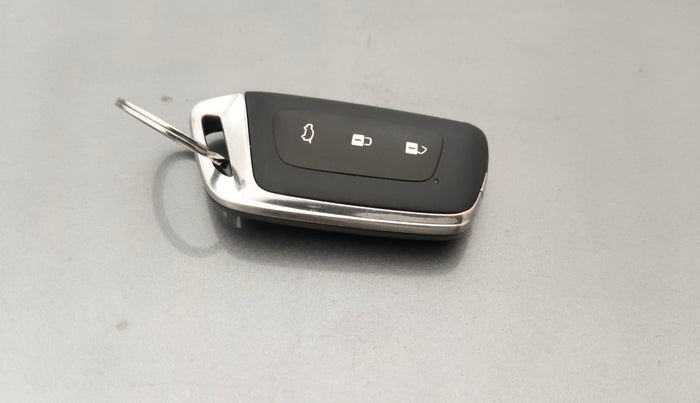 2021 MG HECTOR PLUS SHARP 1.5 PETROL TURBO HYBRID MT 6-STR, Petrol, Manual, 60,329 km, Key Close Up