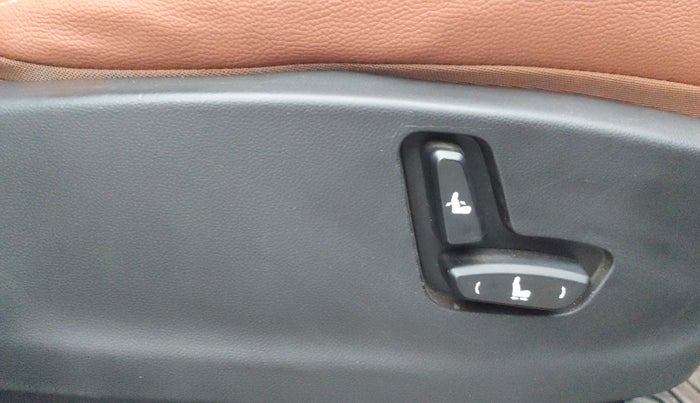 2021 MG HECTOR PLUS SHARP 1.5 PETROL TURBO HYBRID MT 6-STR, Petrol, Manual, 60,329 km, Driver Side Adjustment Panel