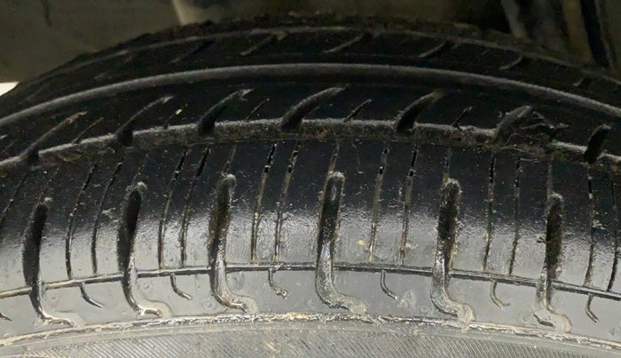 2017 Renault Kwid RXL, Petrol, Manual, 23,150 km, Right Rear Tyre Tread
