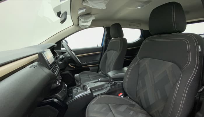 2021 Renault Kiger RXT 1.0 AMT DUAL TONE , Petrol, Automatic, 4,545 km, Right Side Front Door Cabin