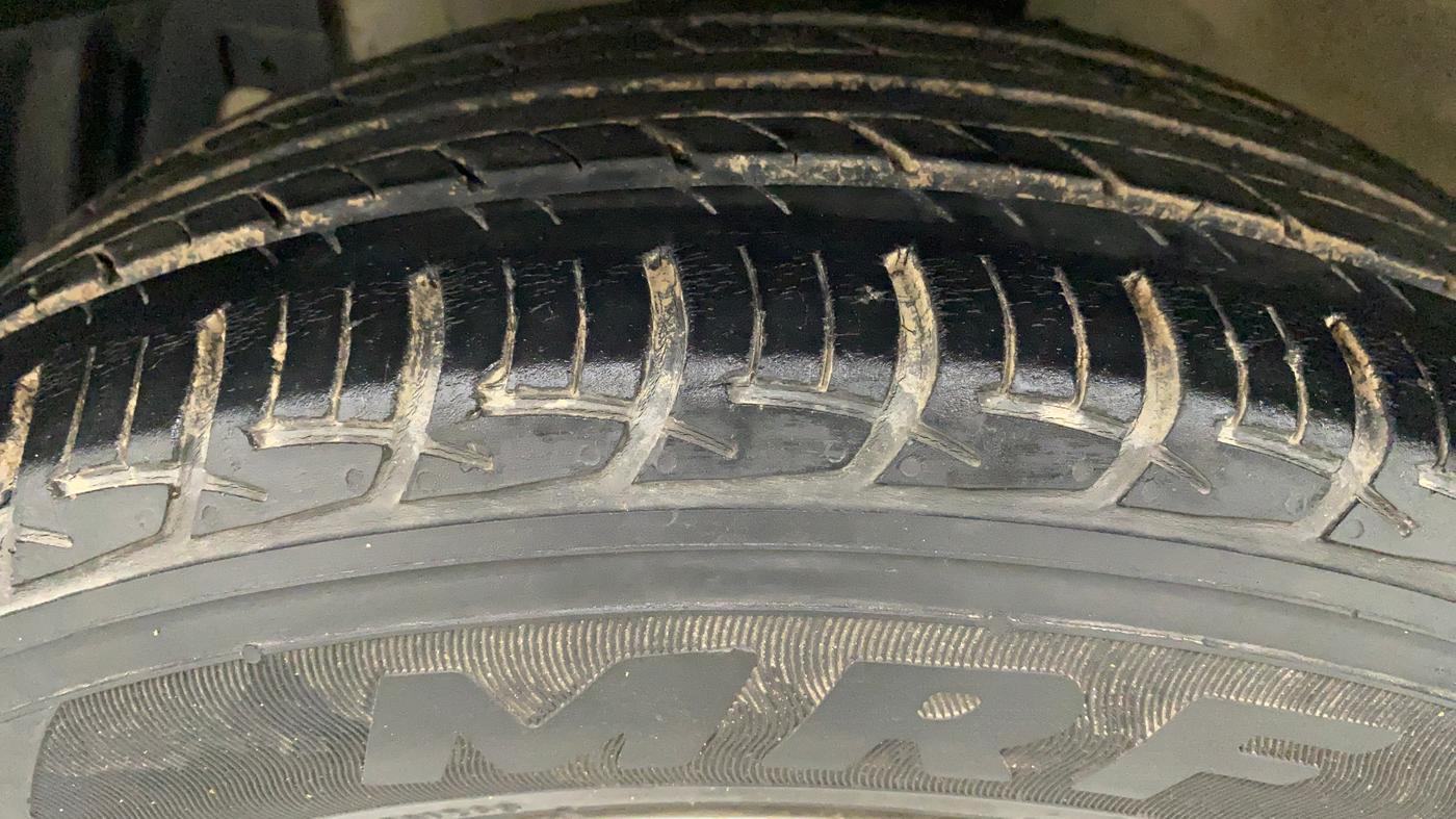 2013 Maruti Swift Dzire ZDI, Diesel, Manual, 1,03,647 km, Left Front Tyre Tread