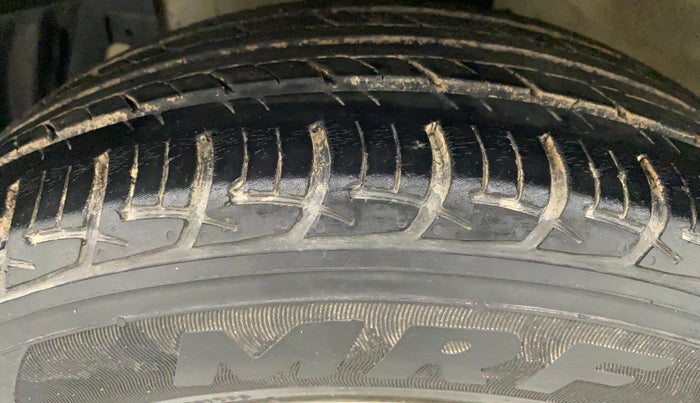 2013 Maruti Swift Dzire ZDI, Diesel, Manual, 1,03,647 km, Left Front Tyre Tread