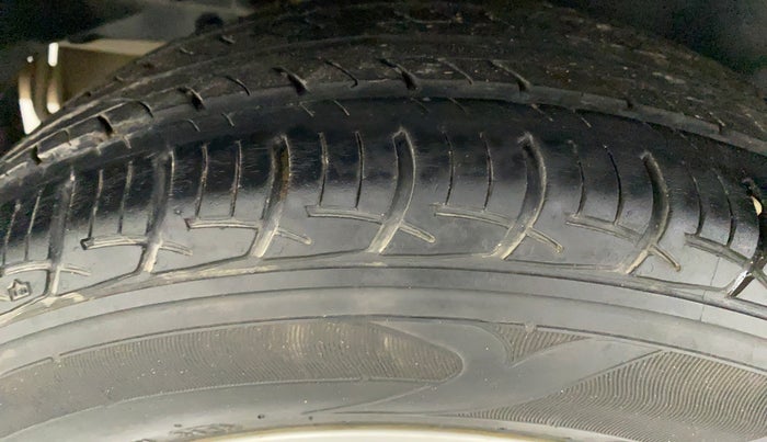 2013 Maruti Swift Dzire ZDI, Diesel, Manual, 1,03,647 km, Right Rear Tyre Tread