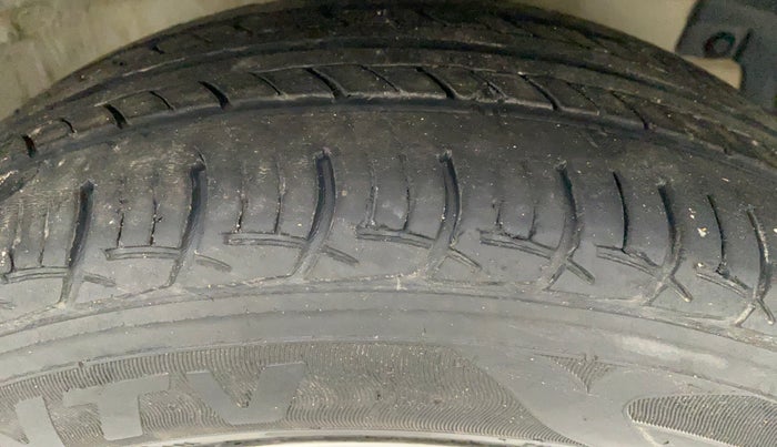 2013 Maruti Swift Dzire ZDI, Diesel, Manual, 1,03,647 km, Right Front Tyre Tread