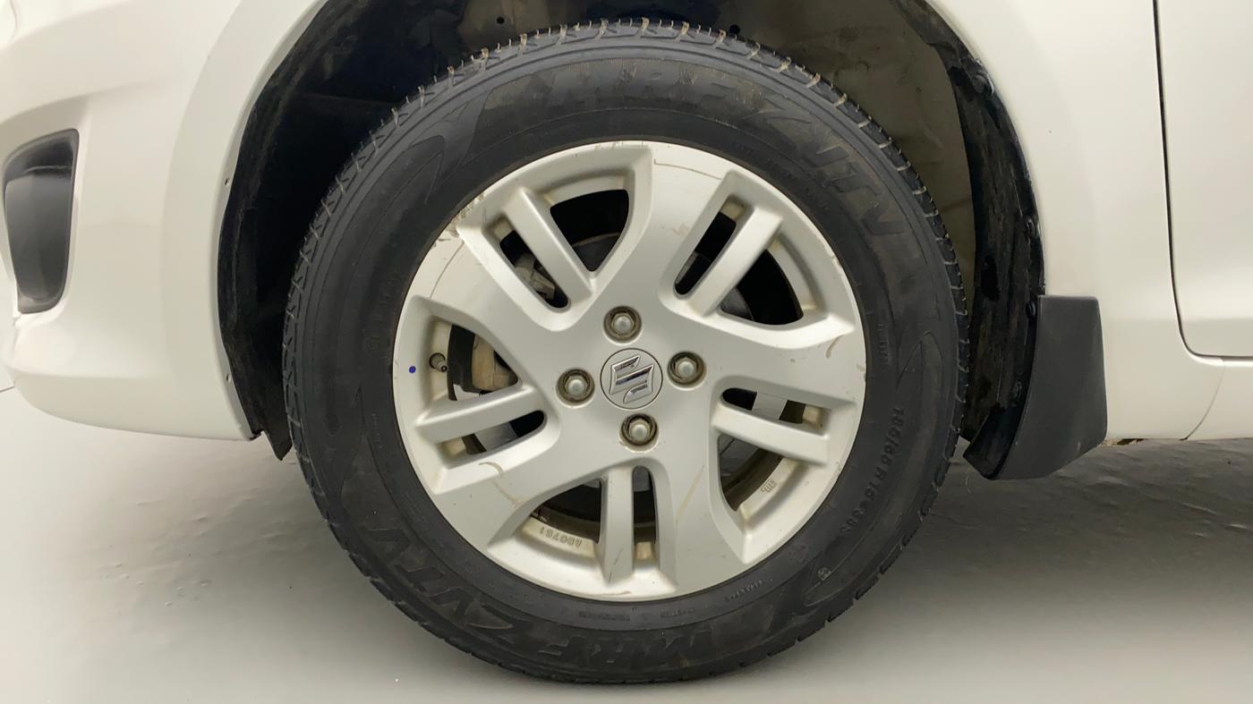 2013 Maruti Swift Dzire ZDI, Diesel, Manual, 1,03,647 km, Left Front Wheel