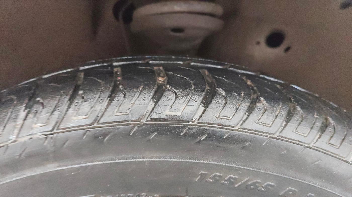 2015 Maruti Wagon R 1.0 VXI, Petrol, Manual, 15,274 km, Right Front Tyre Tread