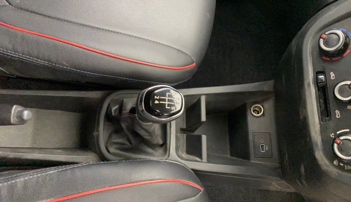 2021 Renault Kwid RXT 1.0 (O), Petrol, Manual, 21,852 km, Gear Lever