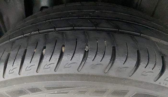 2019 Mahindra XUV300 W8 (O) 1.5 DIESEL, Diesel, Manual, 25,095 km, Left Rear Tyre Tread