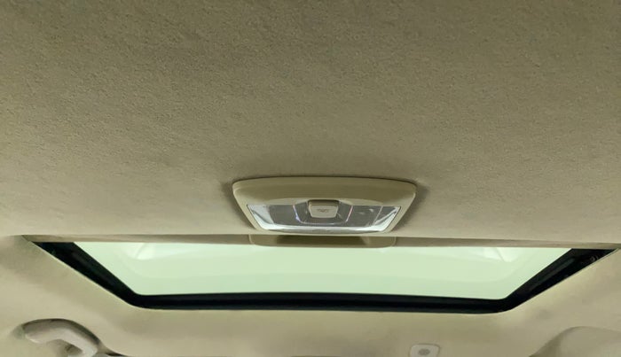 2019 Mahindra XUV300 W8 (O) 1.5 DIESEL, Diesel, Manual, 25,095 km, Moonroof/ Sunroof