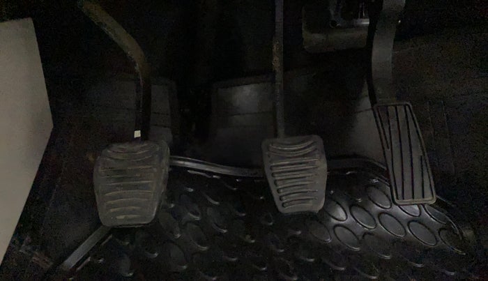 2019 Mahindra XUV300 W8 (O) 1.5 DIESEL, Diesel, Manual, 25,095 km, Pedals