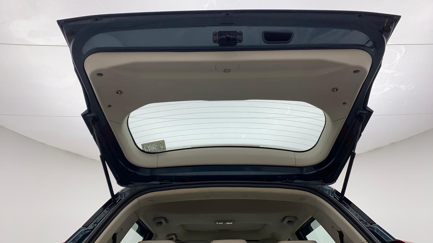 2019 Mahindra XUV300 W8 (O) 1.5 DIESEL, Diesel, Manual, 25,095 km, Boot Door Open