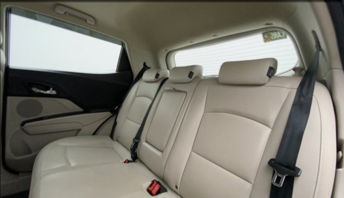 2019 Mahindra XUV300 W8 (O) 1.5 DIESEL, Diesel, Manual, 25,095 km, Right Side Rear Door Cabin