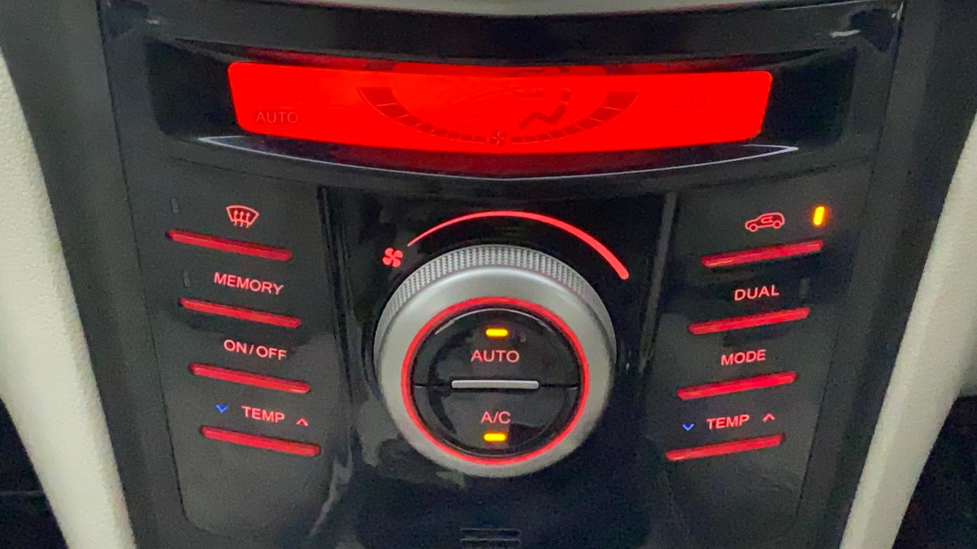 2019 Mahindra XUV300 W8 (O) 1.5 DIESEL, Diesel, Manual, 25,095 km, Automatic Climate Control