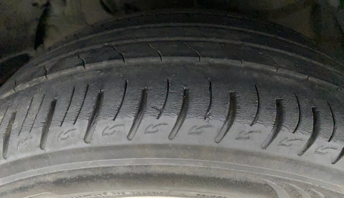 2019 Mahindra XUV300 W8 (O) 1.5 DIESEL, Diesel, Manual, 25,095 km, Left Front Tyre Tread
