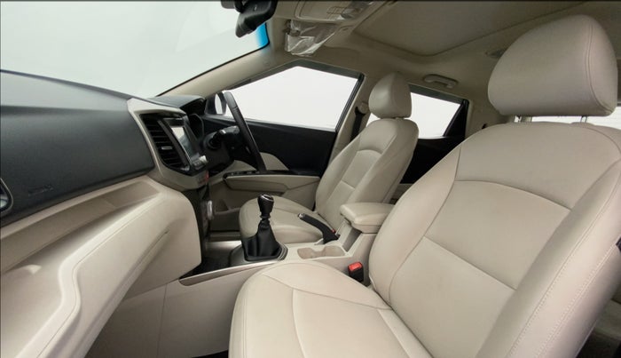 2019 Mahindra XUV300 W8 (O) 1.5 DIESEL, Diesel, Manual, 25,095 km, Right Side Front Door Cabin