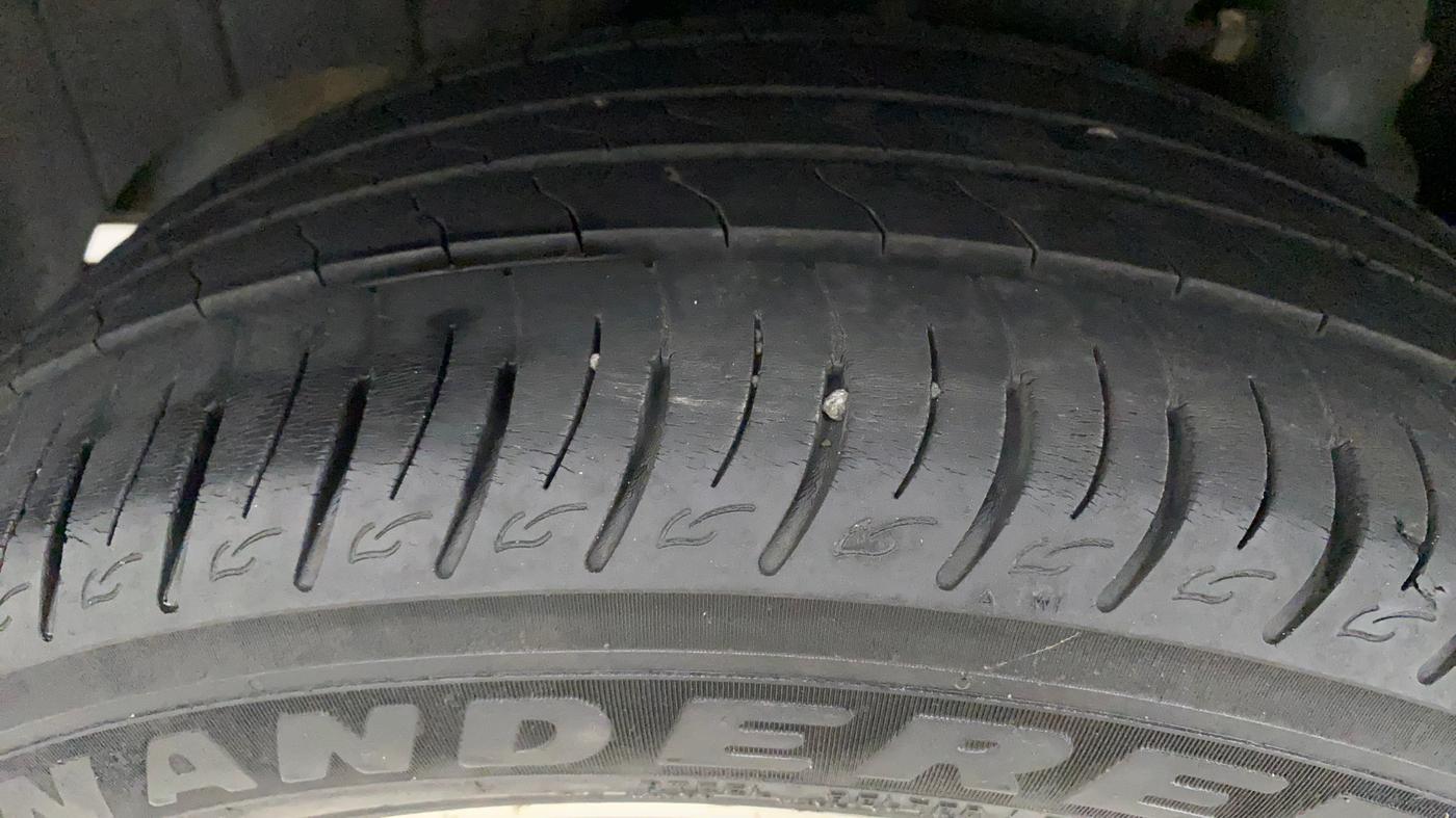 2019 Mahindra XUV300 W8 (O) 1.5 DIESEL, Diesel, Manual, 25,095 km, Right Rear Tyre Tread