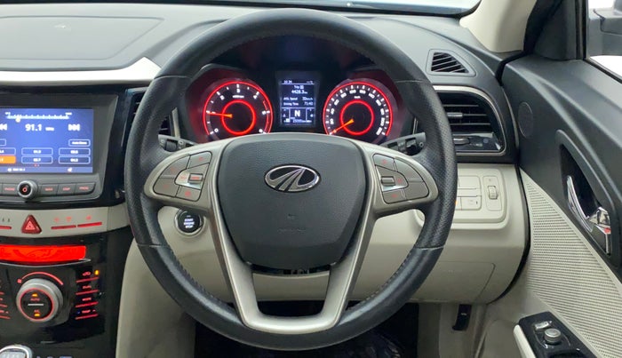 2019 Mahindra XUV300 W8 (O) 1.5 DIESEL, Diesel, Manual, 25,095 km, Steering Wheel Close Up